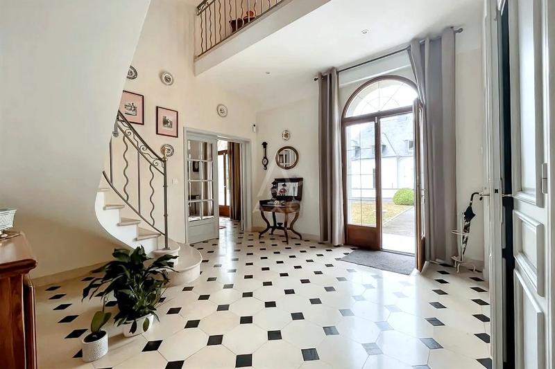Maison - 244 m² - 5 pièces
