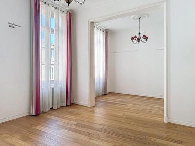 Studio - 135 m² - 5 pièces