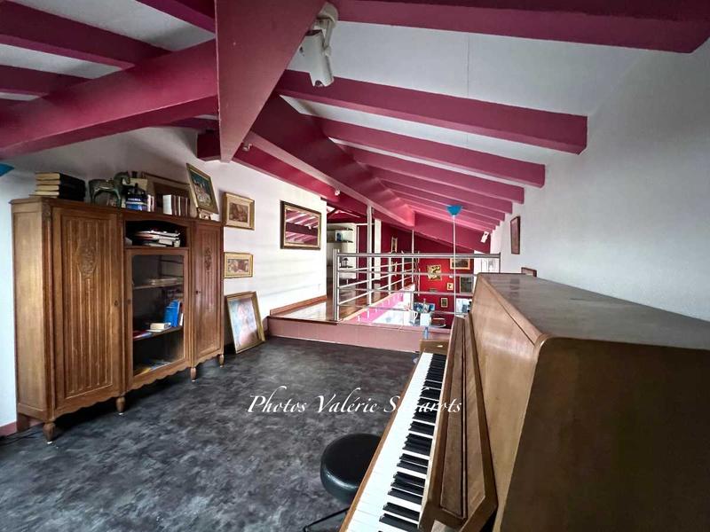 Propriété - 270 m² - 9 pièces