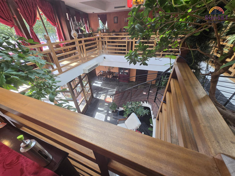 Local commercial - 900 m² - 5 pièces