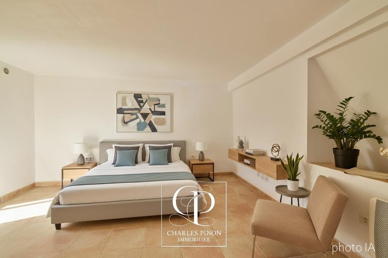 Villa - 289 m² - 9 pièces