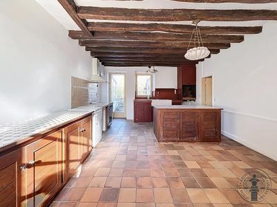 Maison - 235 m² - 7 pièces