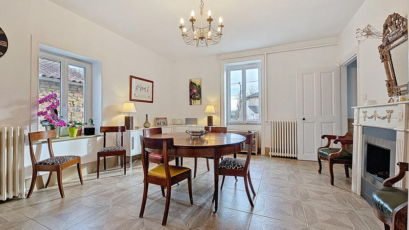 Maison - 284 m² - 8 pièces