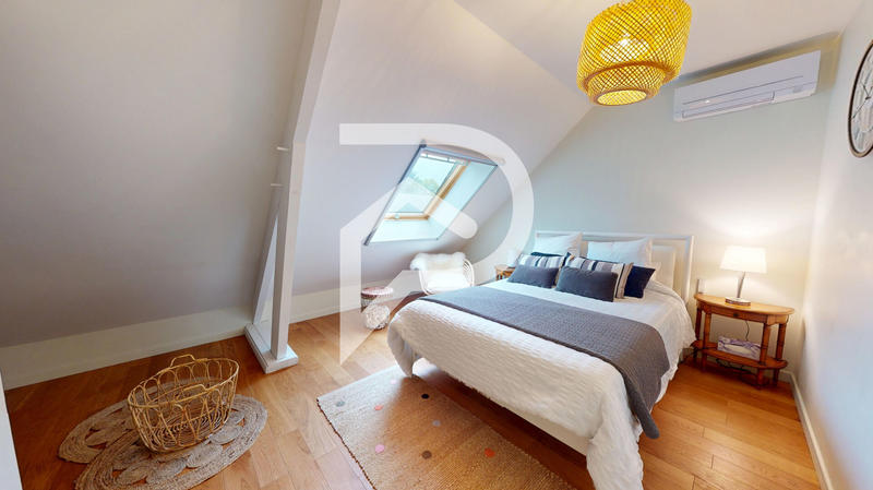 Maison - 270 m² - 8 pièces