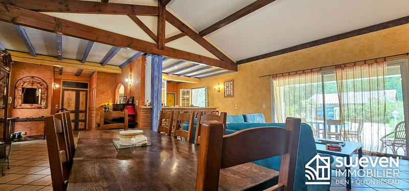 Maison traditionnelle - 202 m² - 7 pièces