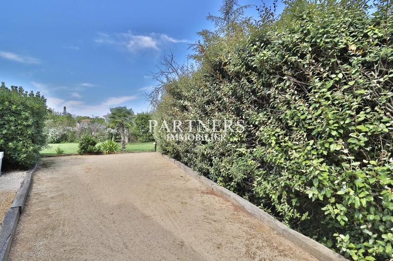 Maison - 300 m² - 10 pièces