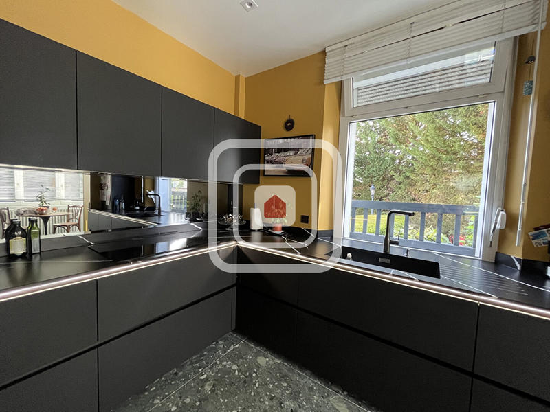 Maison - 267 m² - 8 pièces