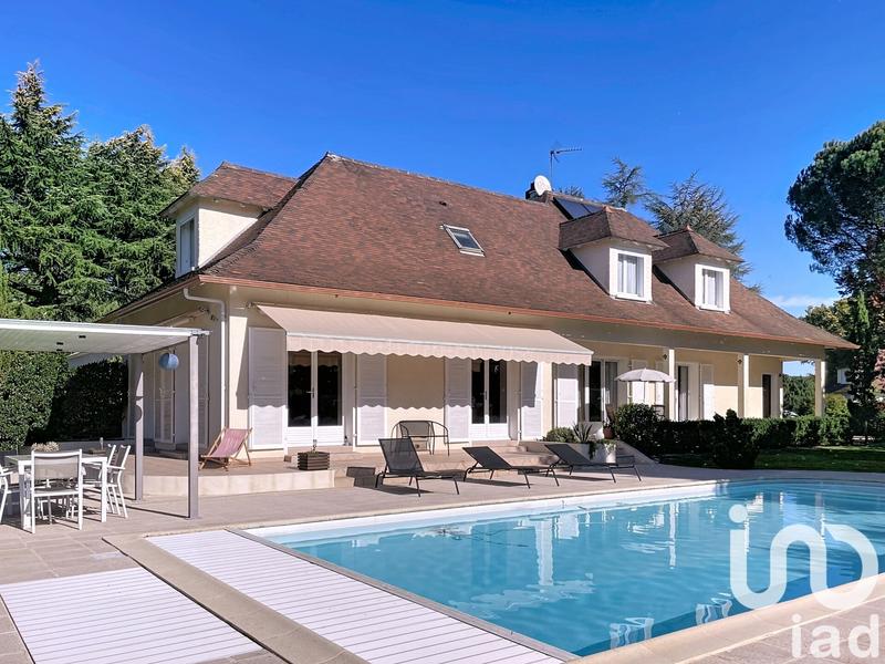 Maison - 230 m² - 7 pièces