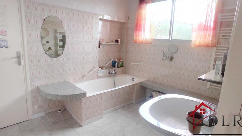 Maison - 251 m² - 9 pièces