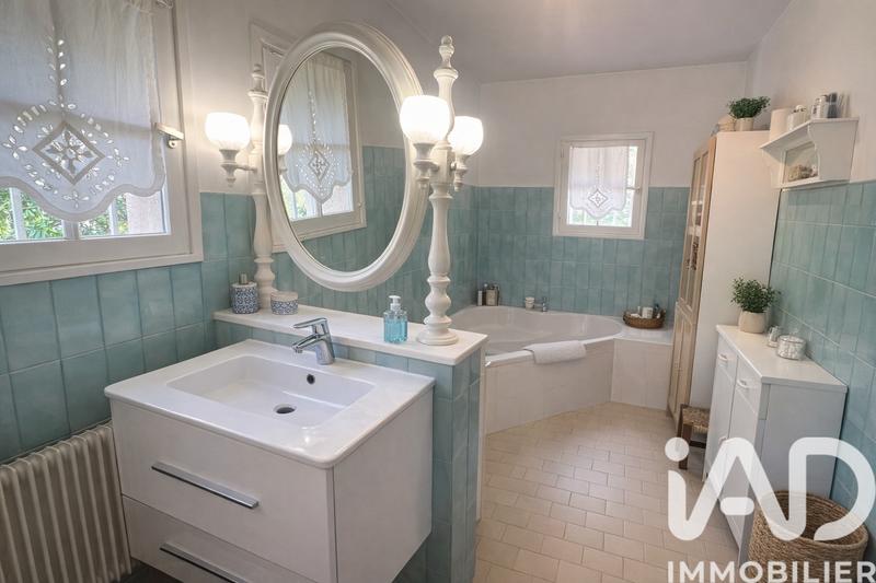 Maison - 220 m² - 6 pièces