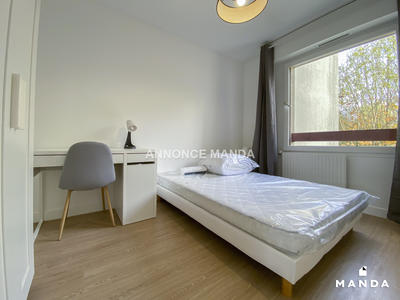 Chambre - 10 m² - 6 pièces