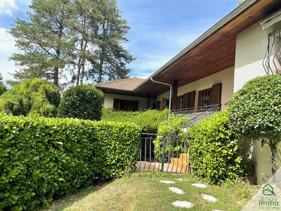 Propriété - 301 m² - 9 pièces