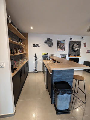 Maison - 260 m² - 6 pièces