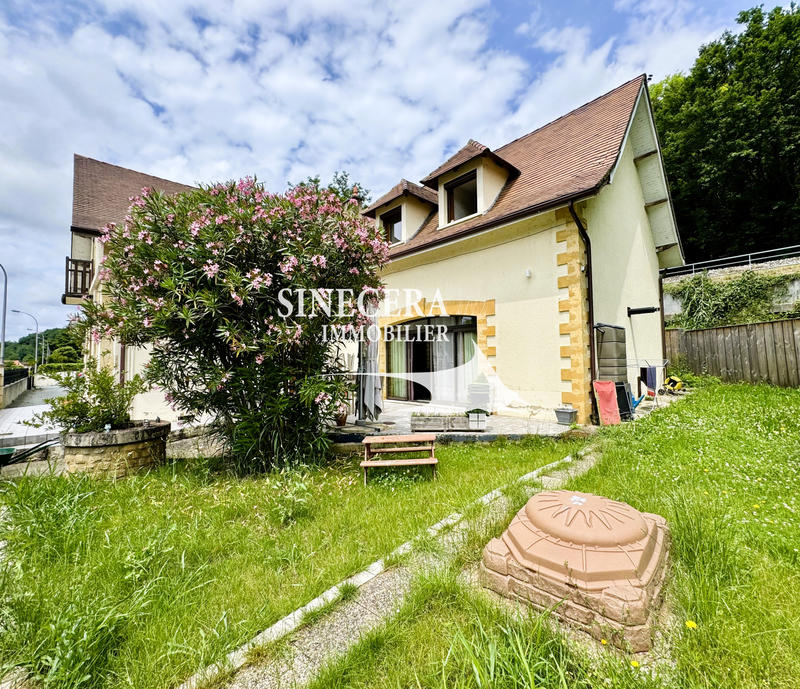 Maison - 243 m² - 10 pièces