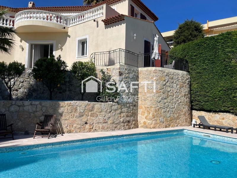 Villa - 232 m² - 6 pièces