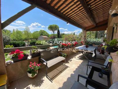 Maison traditionnelle - 198 m² - 10 pièces