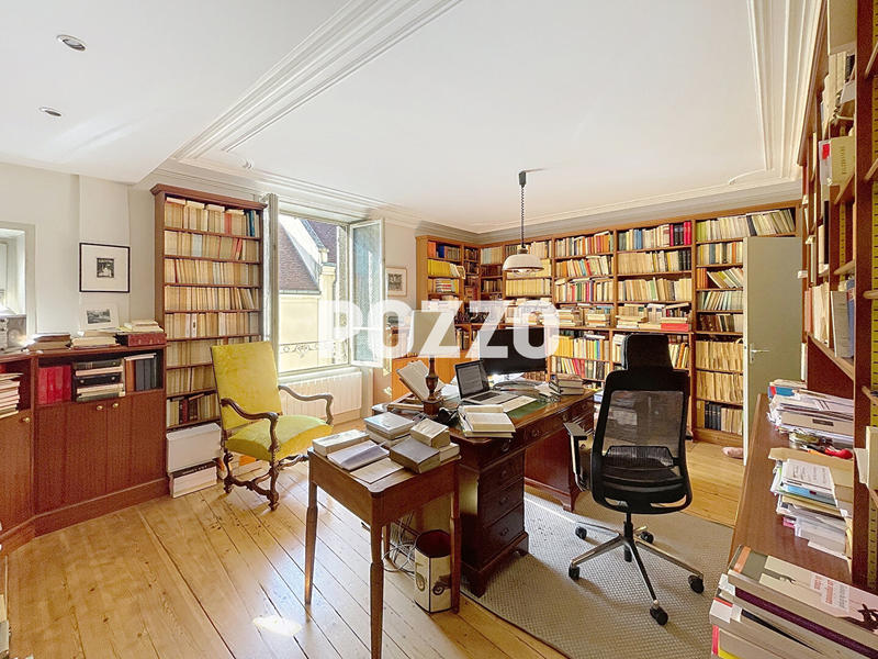 Maison - 298 m² - 12 pièces