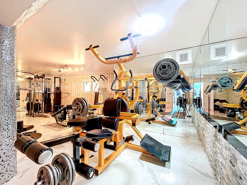 Maison - 405 m² - 15 pièces