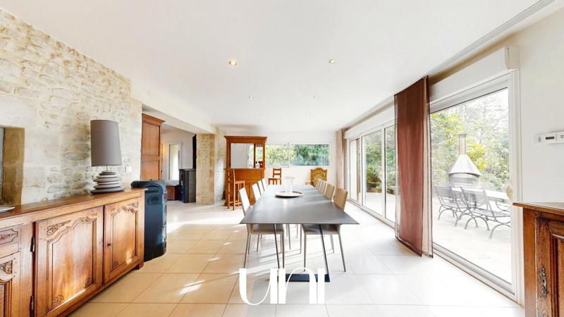 Maison - 365 m² - 12 pièces