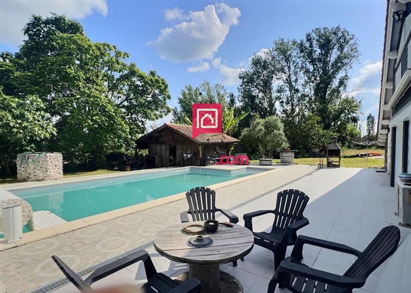 Maison - 263 m² - 11 pièces