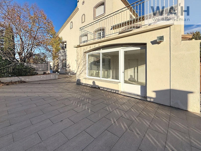 Maison - 390 m² - 13 pièces