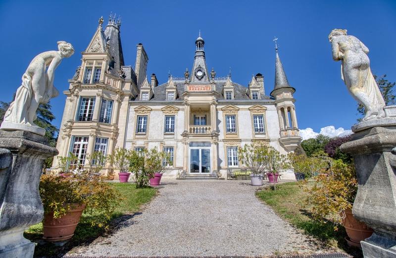 Château - 660 m² - 12 pièces