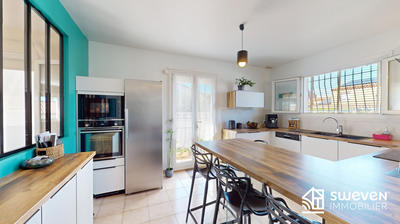 Villa - 185 m² - 9 pièces