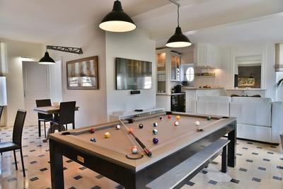 Maison - 230 m² - 7 pièces