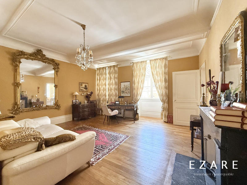 Maison - 470 m² - 15 pièces