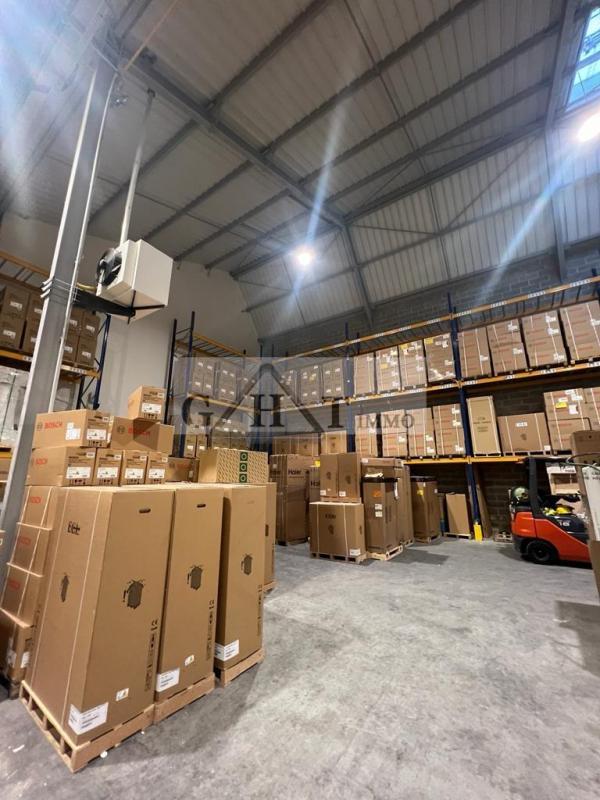 Entrepôt - 1 324 m²