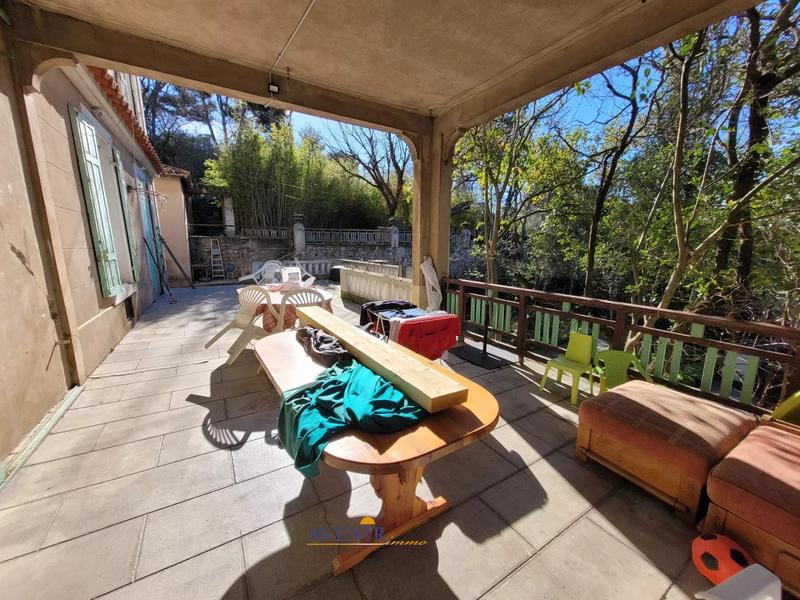 Maison - 225 m² - 10 pièces