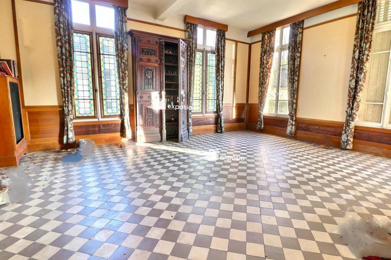 Maison - 247 m² - 8 pièces