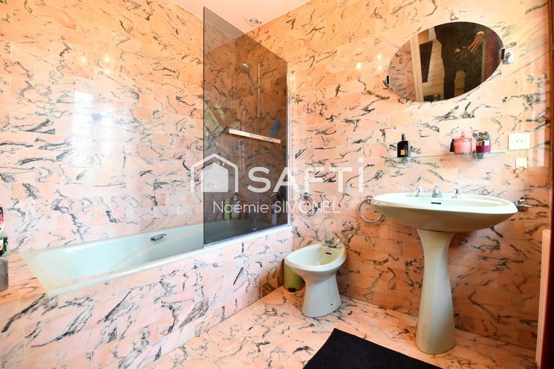 Maison - 211 m² - 8 pièces