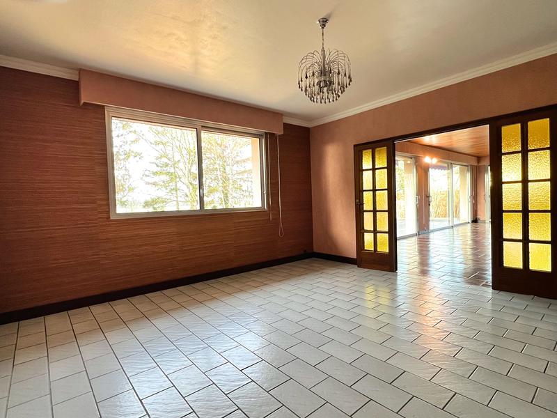 Maison - 247 m² - 7 pièces