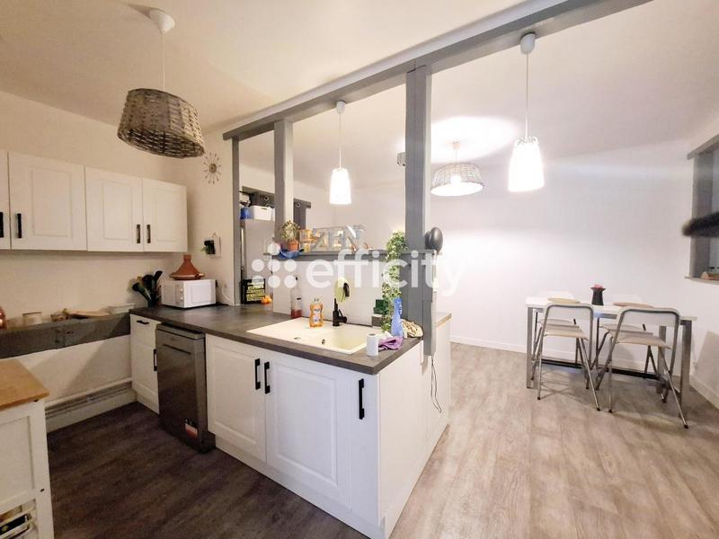 Maison - 241 m² - 10 pièces