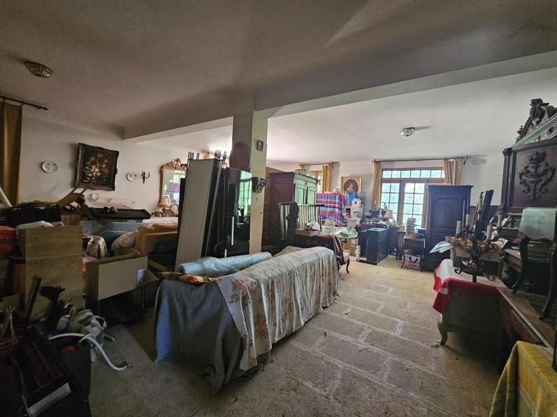 Maison - 790 m² - 15 pièces