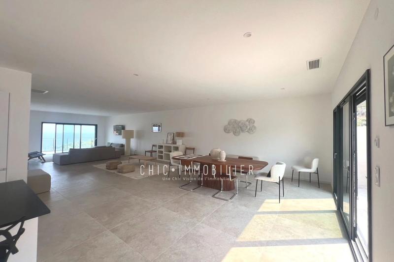 Propriété - 210 m² - 4 pièces