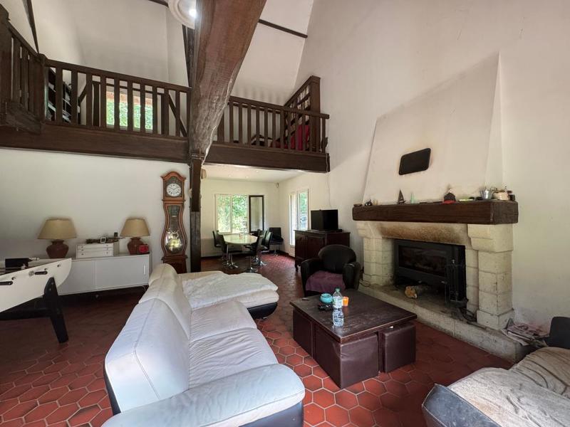 Maison - 218 m² - 9 pièces