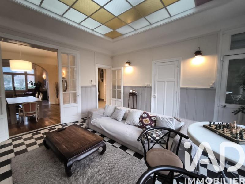 Maison - 287 m² - 12 pièces