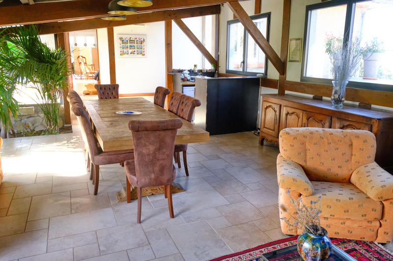 Propriété - 228 m² - 6 pièces