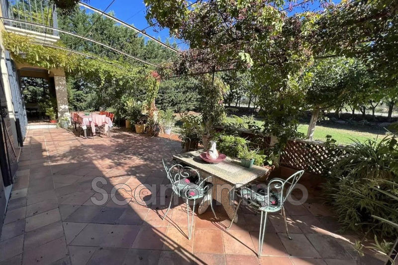 Villa - 213 m² - 6 pièces