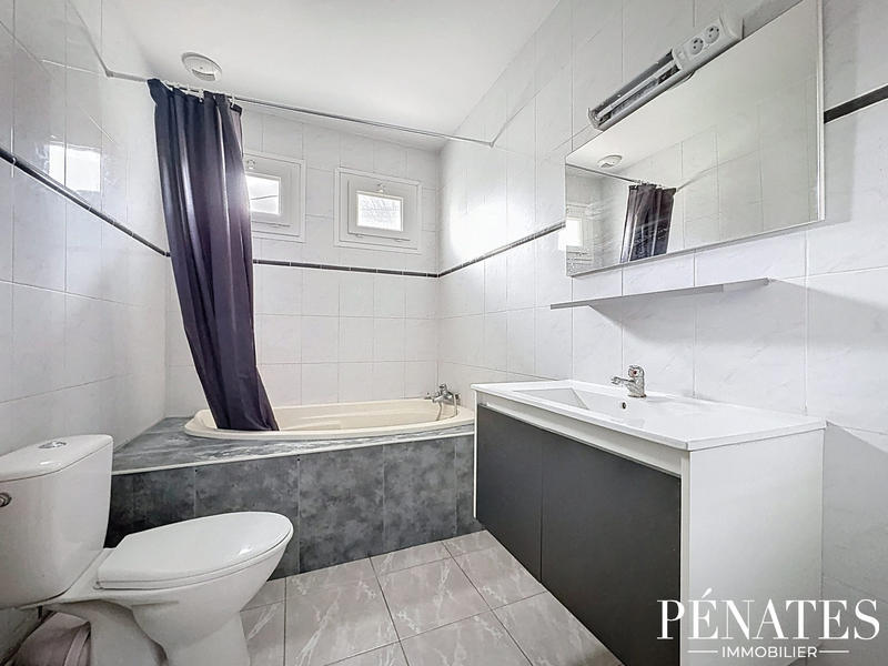 Maison - 203 m² - 10 pièces