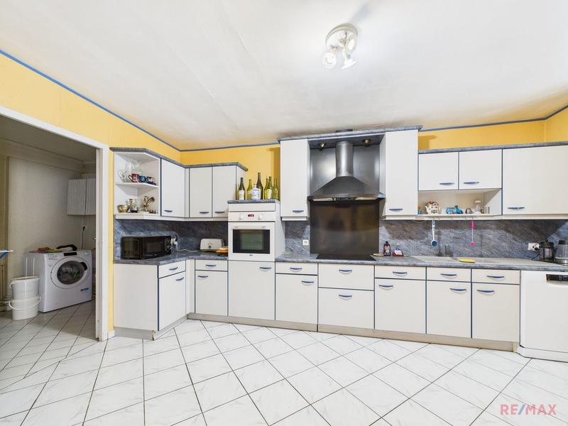 Propriété - 320 m² - 8 pièces