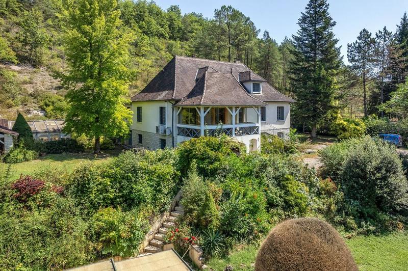 Maison - 307 m² - 11 pièces