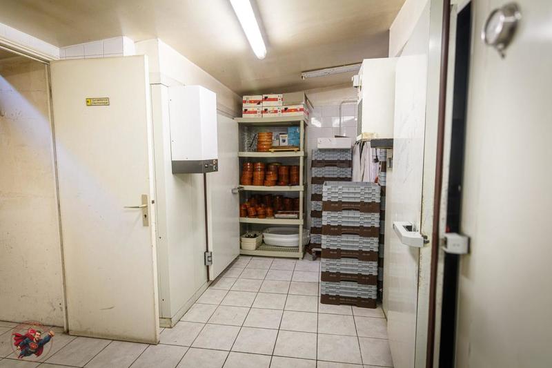 Local commercial - 700 m² - 20 pièces