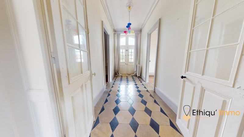 Maison - 424 m² - 10 pièces