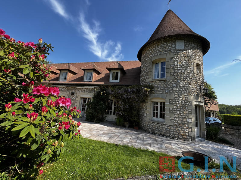 Propriété - 273 m² - 11 pièces