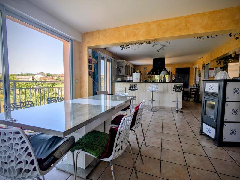 Maison - 320 m² - 12 pièces