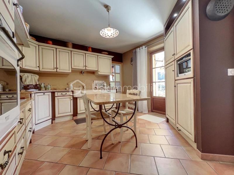 Propriété - 181 m² - 7 pièces