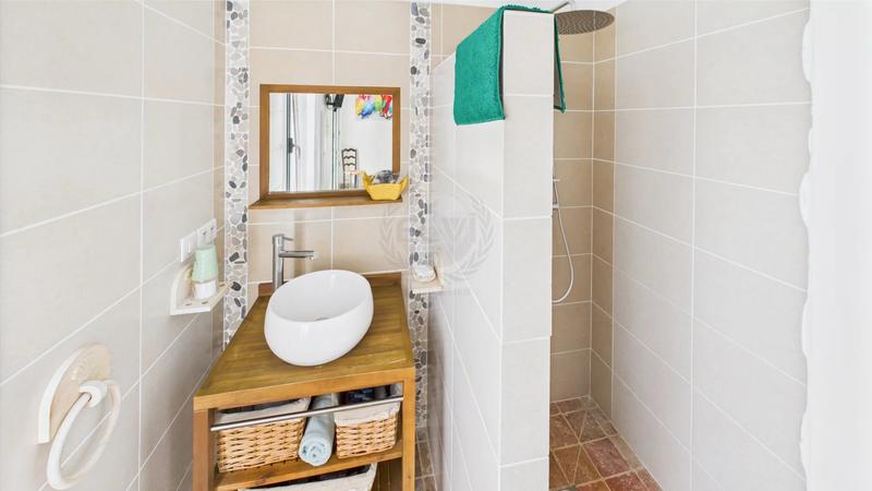 Maison - 250 m² - 8 pièces